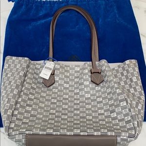 Moreau Tote bag